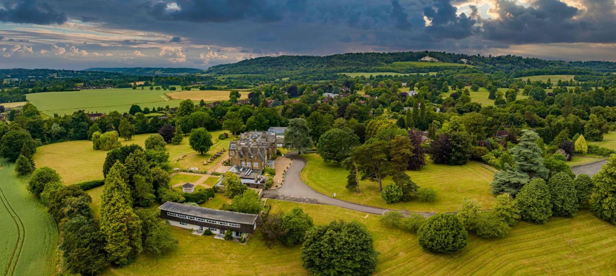Hartsfield Manor Hotel Доркинг Екстериор снимка