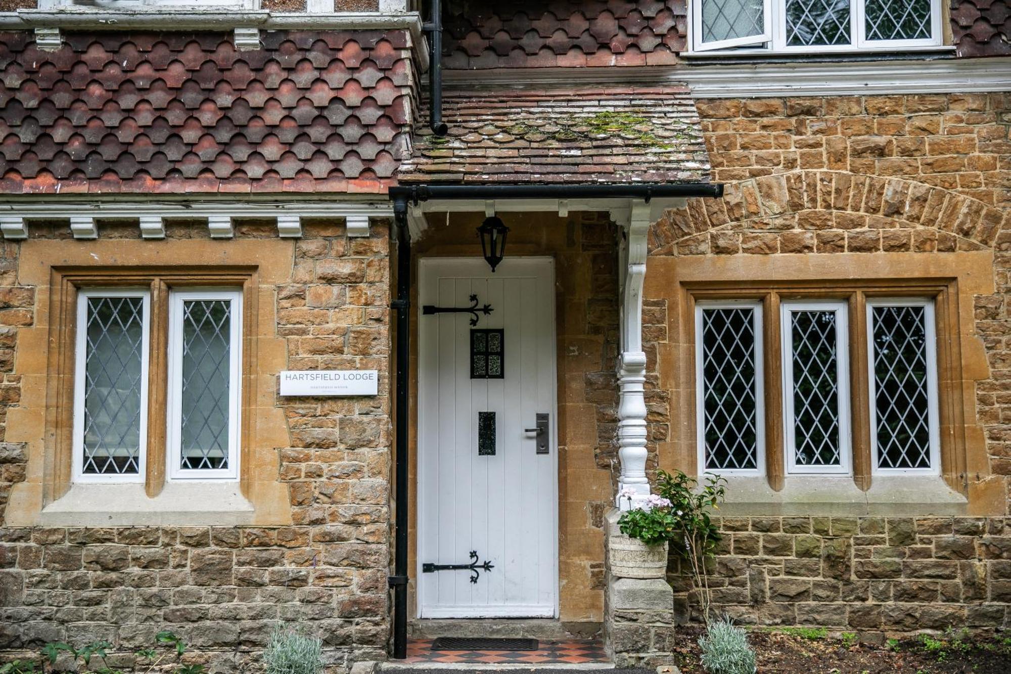 Hartsfield Manor Hotel Доркинг Екстериор снимка