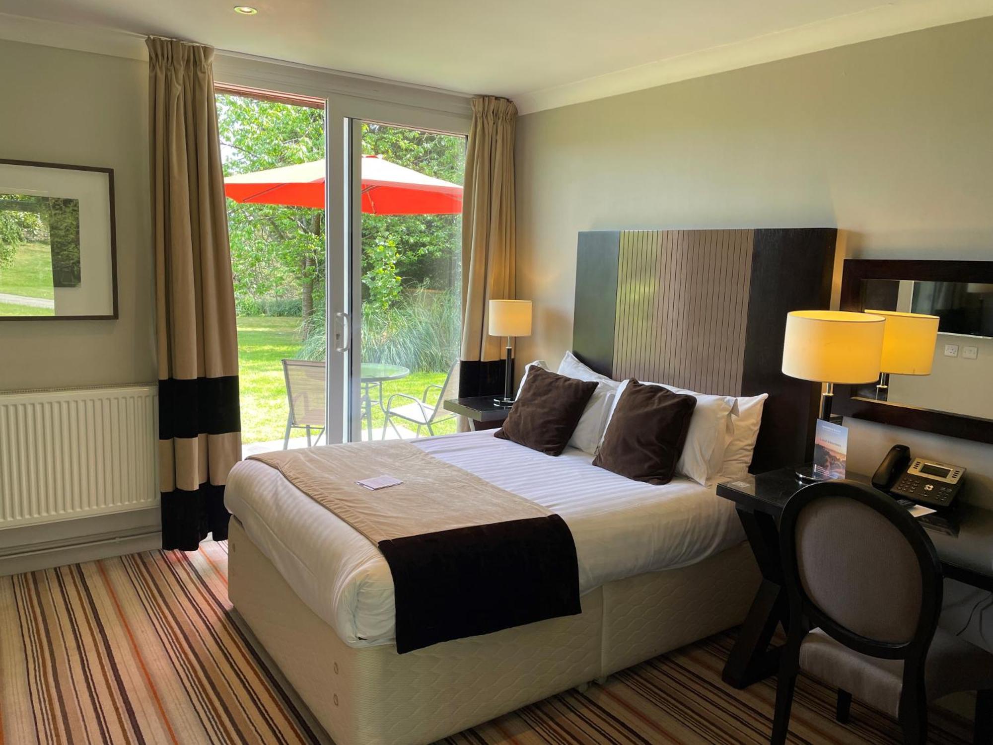 Hartsfield Manor Hotel Доркинг Екстериор снимка