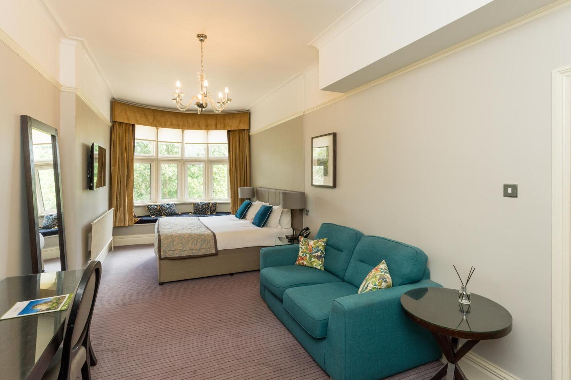 Hartsfield Manor Hotel Доркинг Екстериор снимка