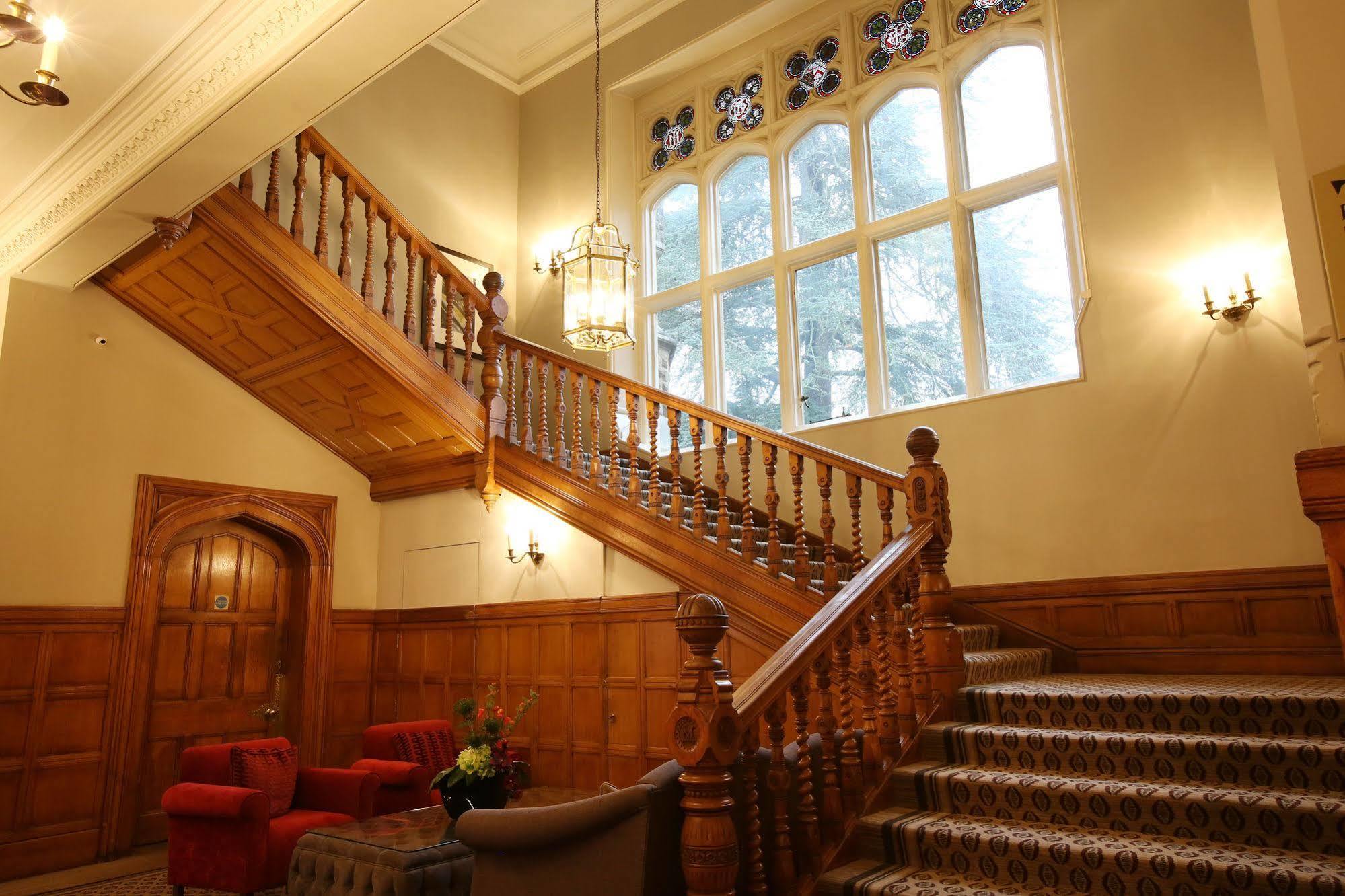 Hartsfield Manor Hotel Доркинг Екстериор снимка