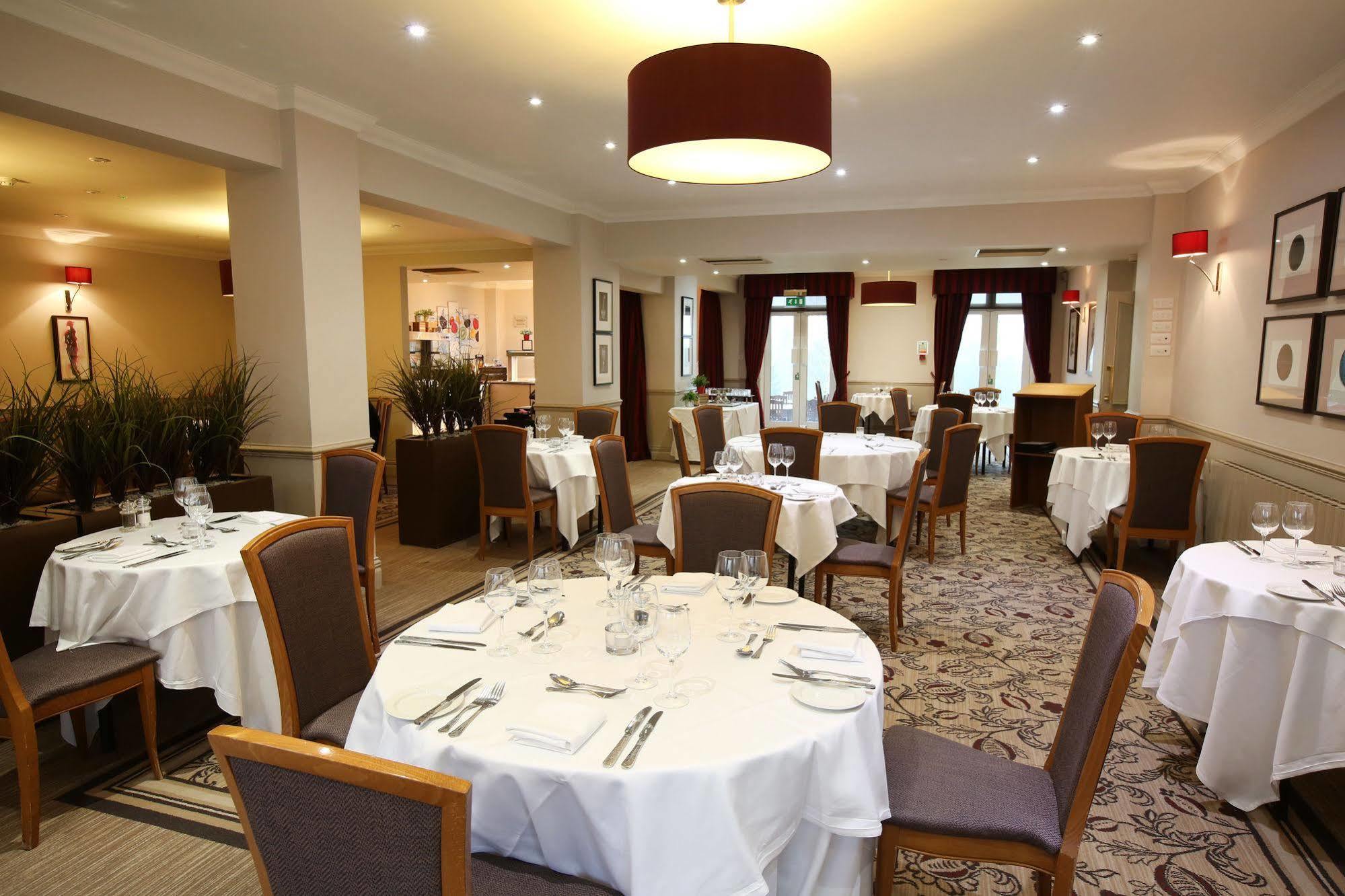 Hartsfield Manor Hotel Доркинг Екстериор снимка